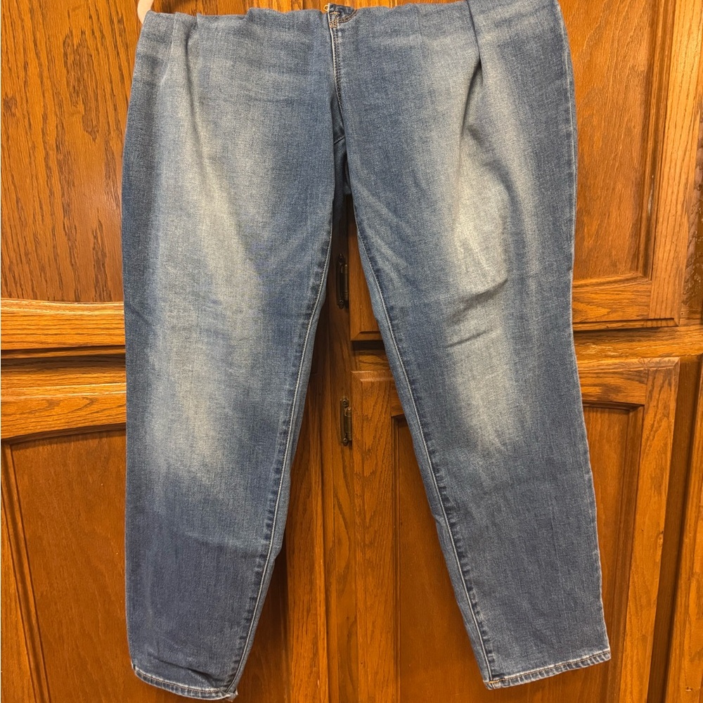 Old Navy Women's Straight Leg Jeans in Blue